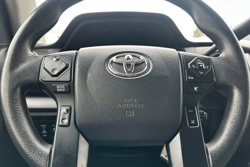 Toyota Tundra Vehicle Full-screen Gallery Image 19