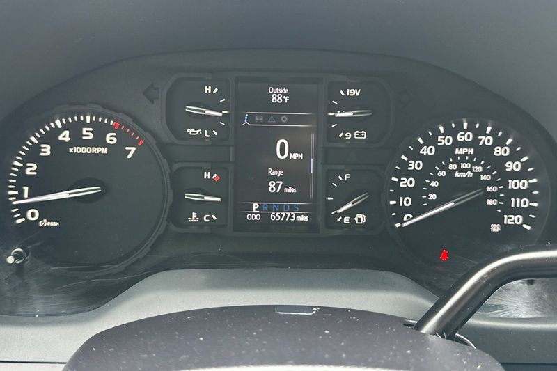 Toyota Tundra Vehicle Full-screen Gallery Image 20