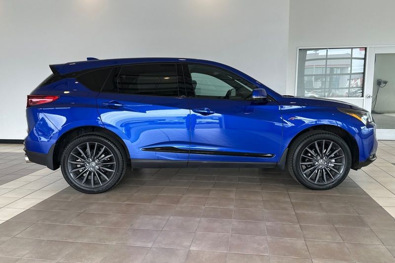 Acura RDX Vehicle Full-screen Gallery Image 03