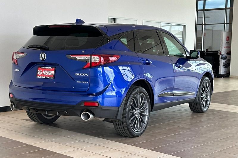 Acura RDX Vehicle Full-screen Gallery Image 04