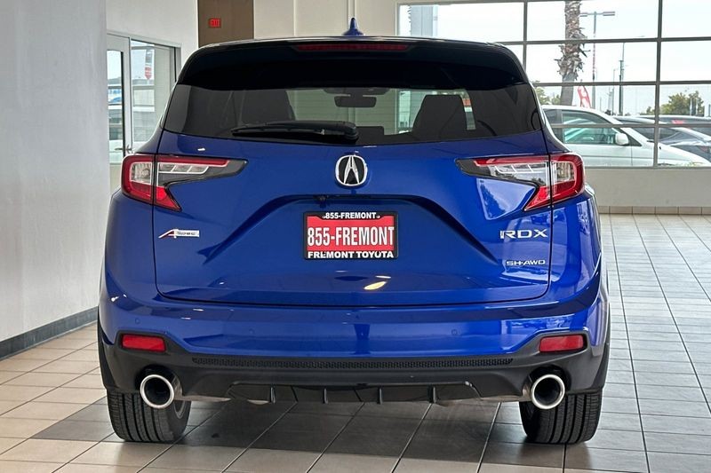 Acura RDX Vehicle Full-screen Gallery Image 05