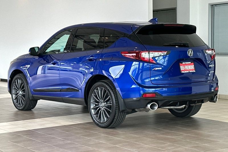 Acura RDX Vehicle Full-screen Gallery Image 06
