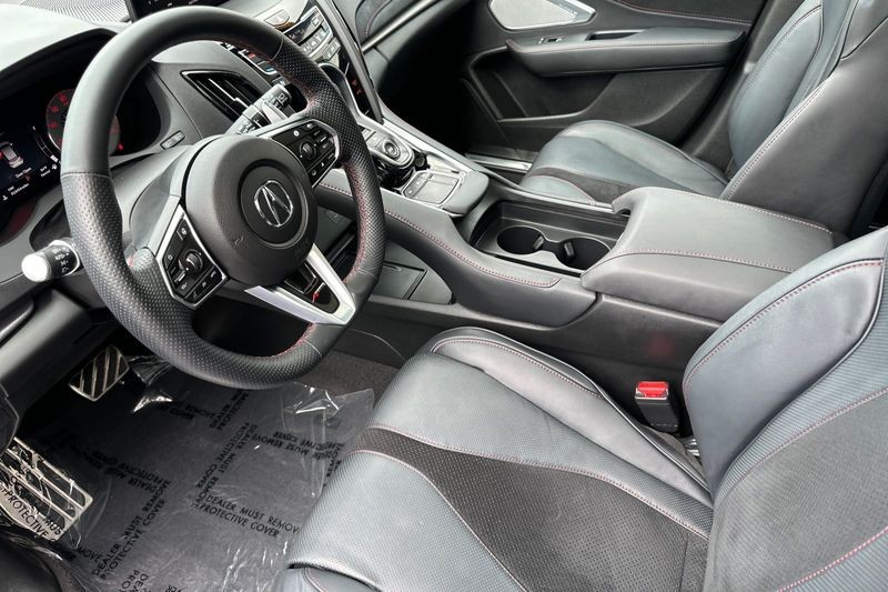 Acura RDX Vehicle Full-screen Gallery Image 10