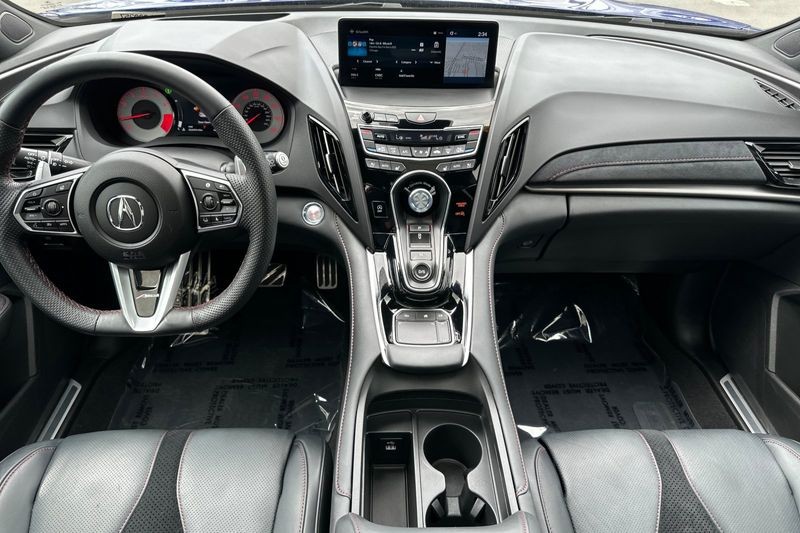 Acura RDX Vehicle Full-screen Gallery Image 13
