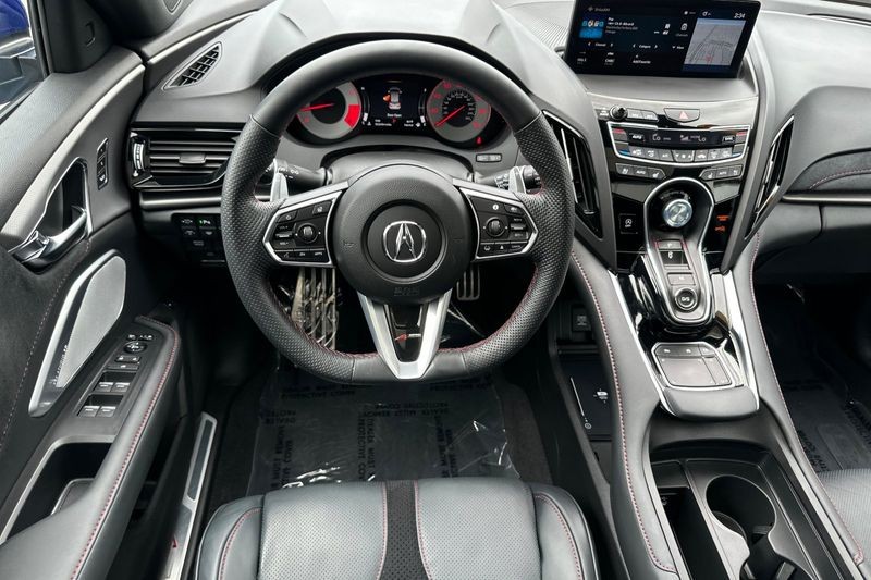 Acura RDX Vehicle Full-screen Gallery Image 14
