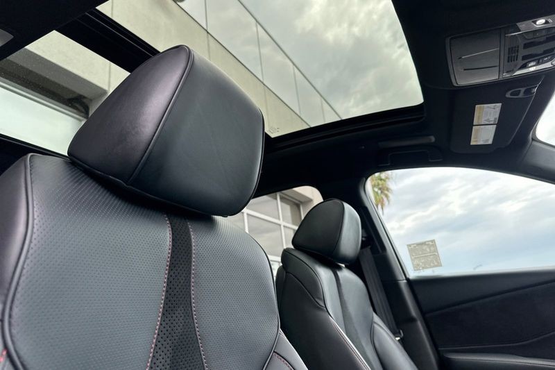 Acura RDX Vehicle Full-screen Gallery Image 17