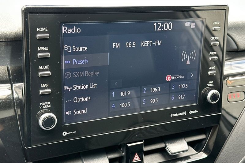 Toyota Camry Vehicle Full-screen Gallery Image 17