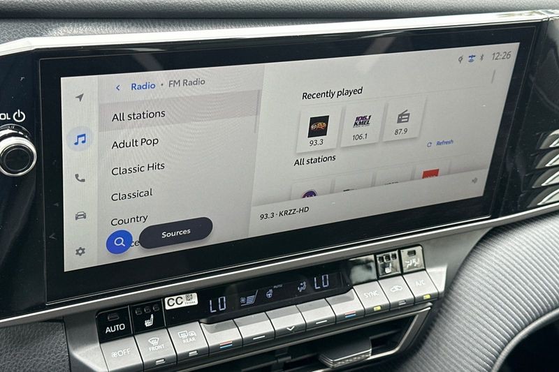 Toyota Camry Vehicle Full-screen Gallery Image 17