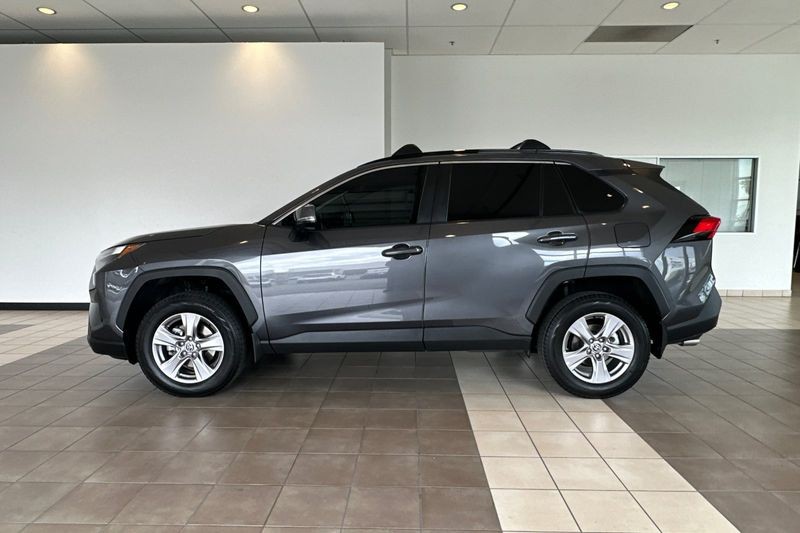 Toyota RAV4 Vehicle Full-screen Gallery Image 07