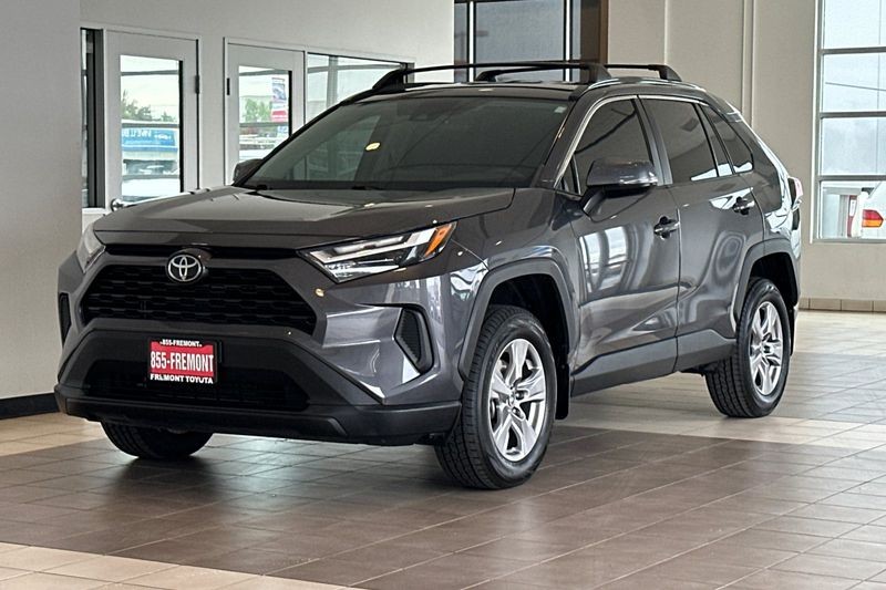 Toyota RAV4 Vehicle Full-screen Gallery Image 08