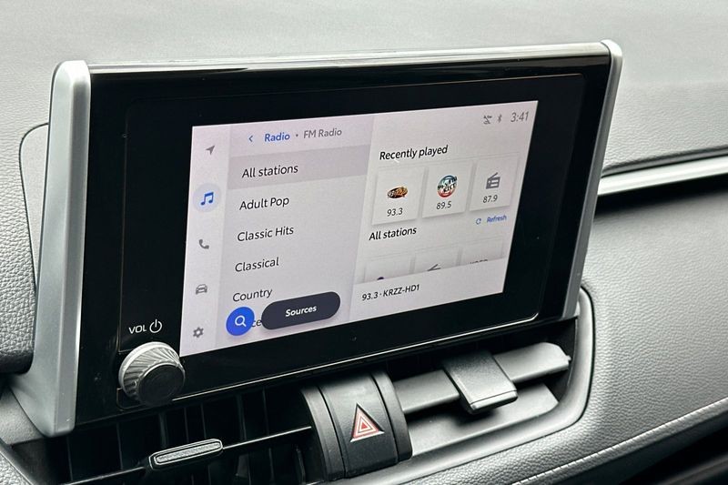 Toyota RAV4 Vehicle Full-screen Gallery Image 18