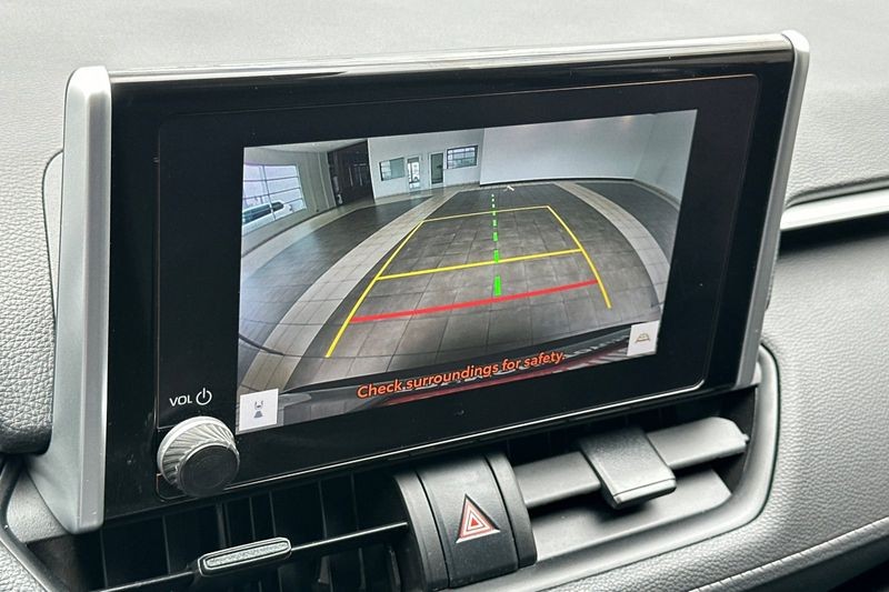 Toyota RAV4 Vehicle Full-screen Gallery Image 19