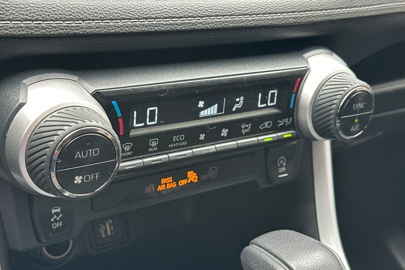 Toyota RAV4 Vehicle Full-screen Gallery Image 20