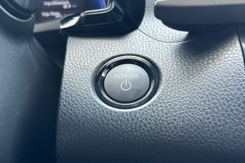 Toyota Camry Vehicle Full-screen Gallery Image 16