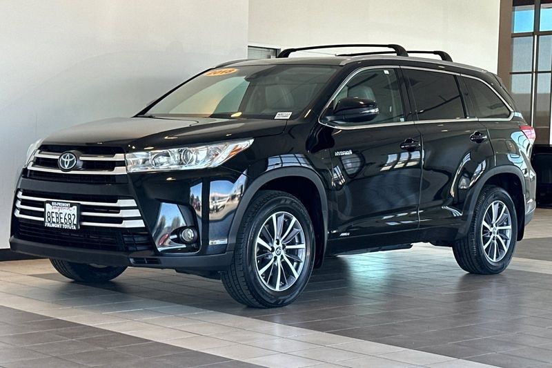 Toyota Highlander Hybrid Vehicle Full-screen Gallery Image 08