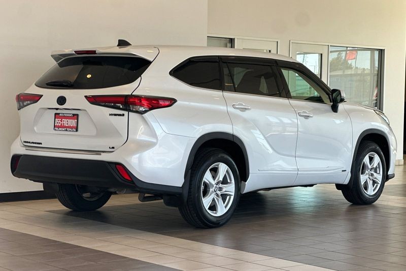 Toyota Highlander Vehicle Full-screen Gallery Image 04
