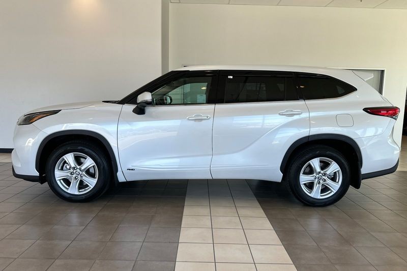 Toyota Highlander Vehicle Full-screen Gallery Image 07