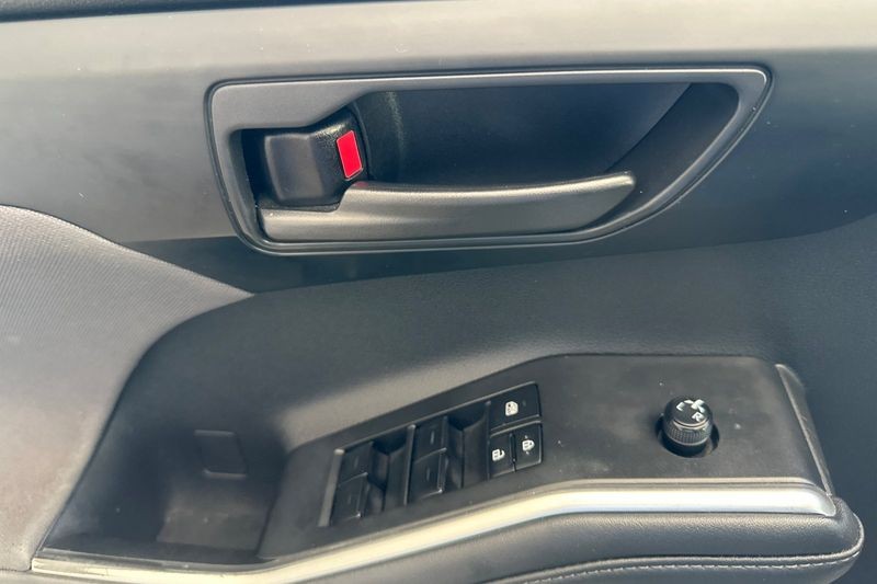 Toyota Highlander Vehicle Full-screen Gallery Image 11
