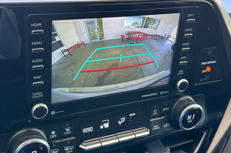 Toyota Highlander Vehicle Full-screen Gallery Image 20