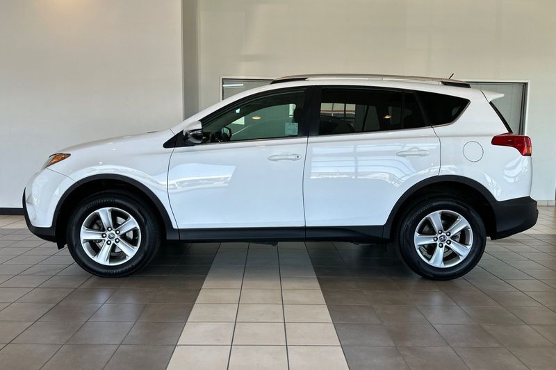 Toyota RAV4 Vehicle Full-screen Gallery Image 07