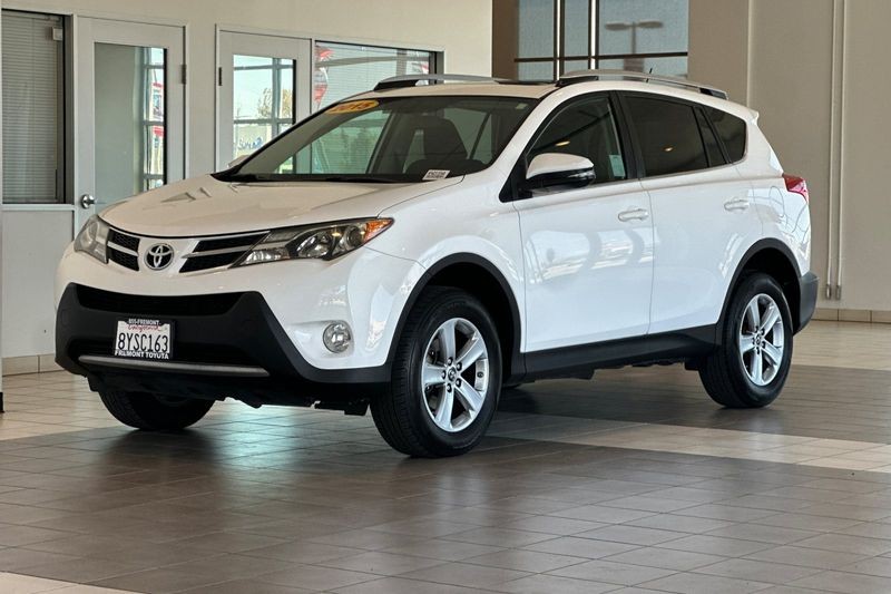 Toyota RAV4 Vehicle Full-screen Gallery Image 08
