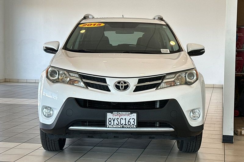 Toyota RAV4 Vehicle Full-screen Gallery Image 09