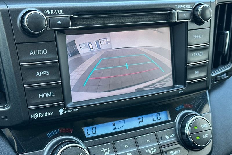 Toyota RAV4 Vehicle Full-screen Gallery Image 19