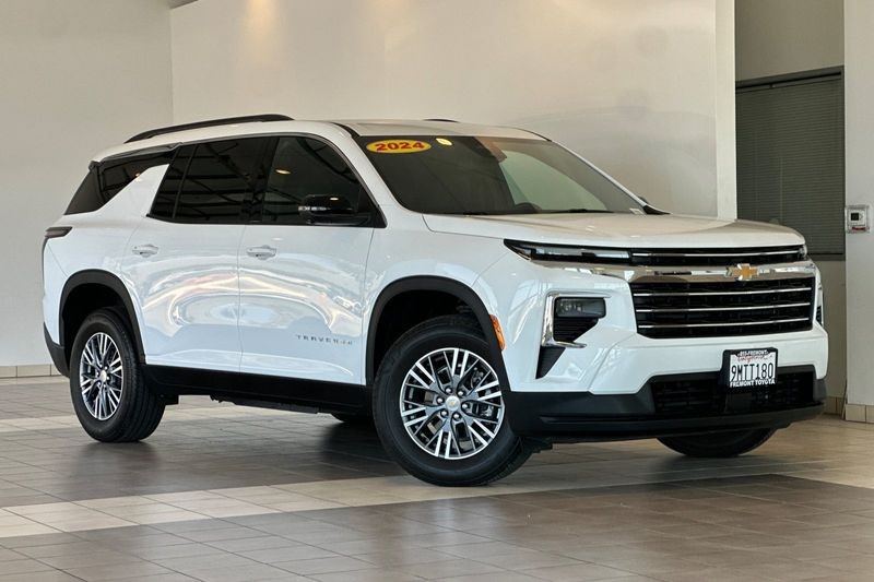 Chevrolet Traverse Vehicle Full-screen Gallery Image 02