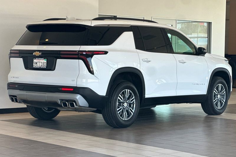 Chevrolet Traverse Vehicle Full-screen Gallery Image 04