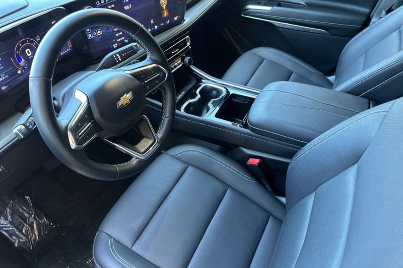 Chevrolet Traverse Vehicle Full-screen Gallery Image 10