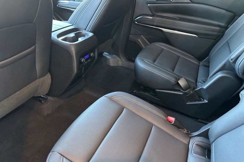 Chevrolet Traverse Vehicle Full-screen Gallery Image 12