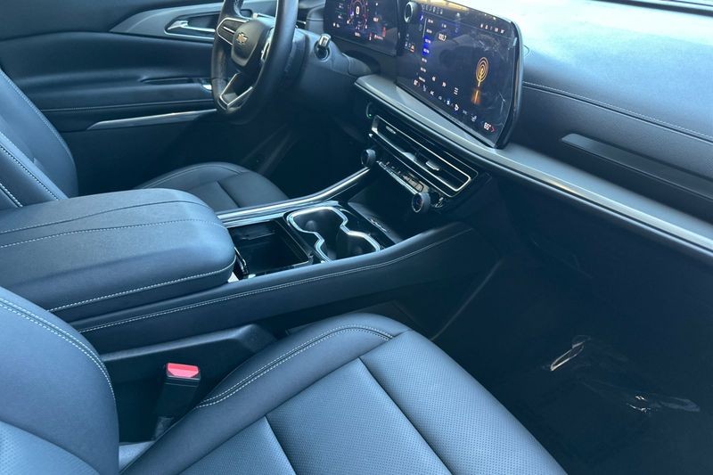 Chevrolet Traverse Vehicle Full-screen Gallery Image 17