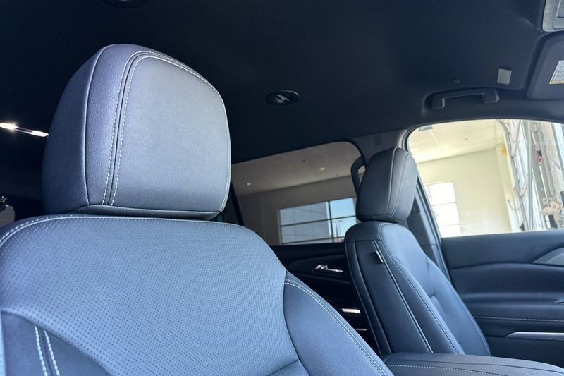 Chevrolet Traverse Vehicle Full-screen Gallery Image 18