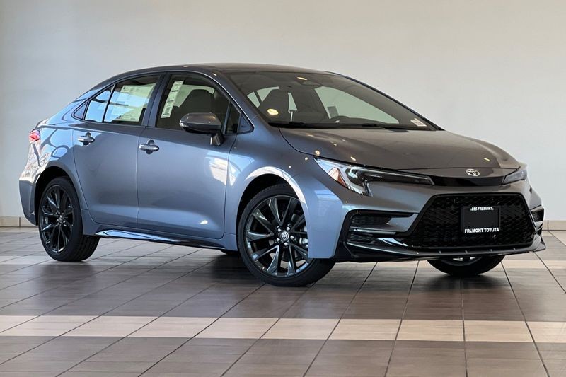 Toyota Corolla Hybrid Vehicle Full-screen Gallery Image 02