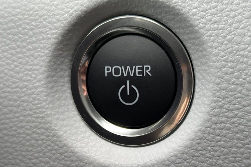 Toyota Corolla Hybrid Vehicle Full-screen Gallery Image 17