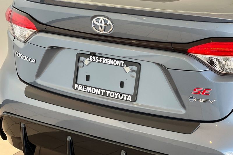 Toyota Corolla Hybrid Vehicle Full-screen Gallery Image 20