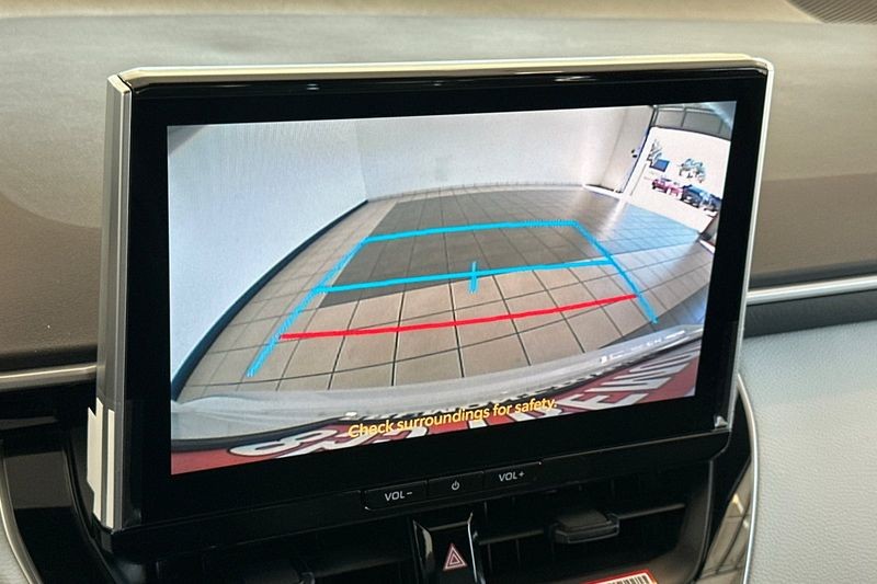 Toyota Corolla Vehicle Full-screen Gallery Image 15