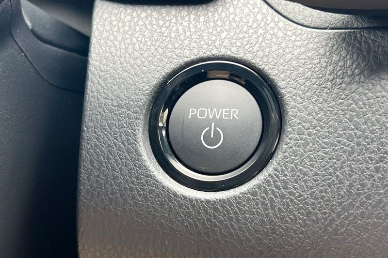 Toyota Camry Vehicle Full-screen Gallery Image 18