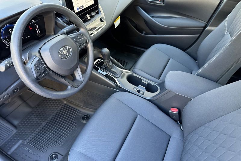 Toyota Corolla Hybrid Vehicle Full-screen Gallery Image 07