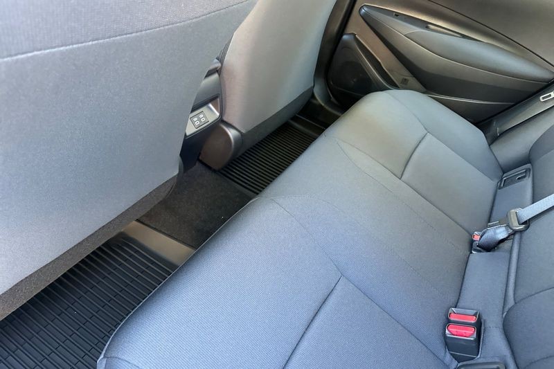 Toyota Corolla Hybrid Vehicle Full-screen Gallery Image 09
