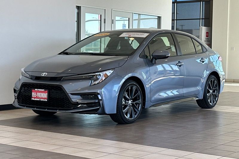 Toyota Corolla Vehicle Full-screen Gallery Image 08