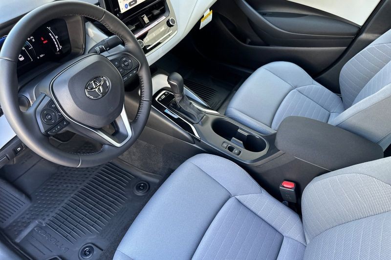 Toyota Corolla Vehicle Full-screen Gallery Image 10