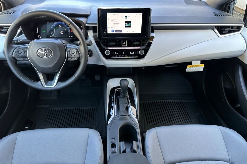 Toyota Corolla Vehicle Full-screen Gallery Image 13