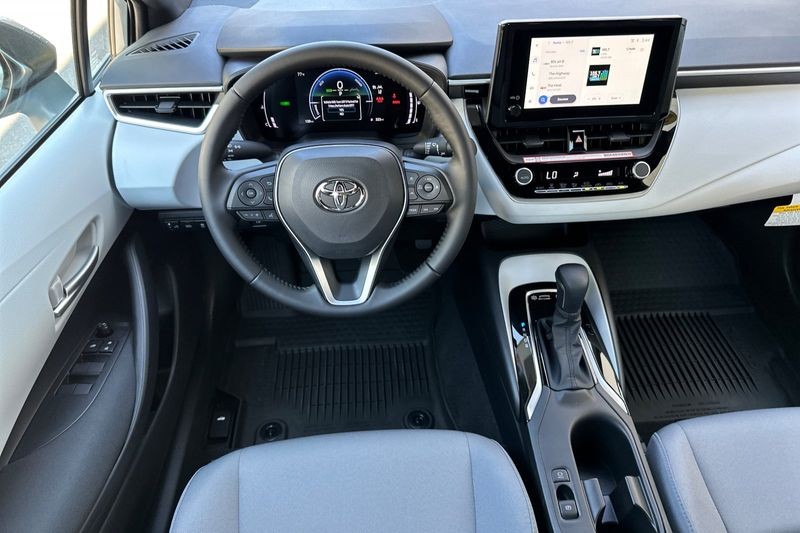 Toyota Corolla Vehicle Full-screen Gallery Image 14