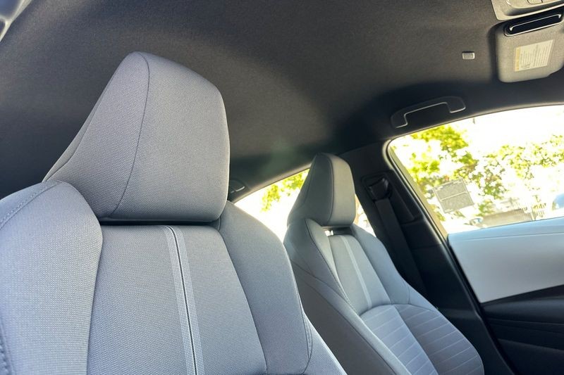 Toyota Corolla Vehicle Full-screen Gallery Image 16