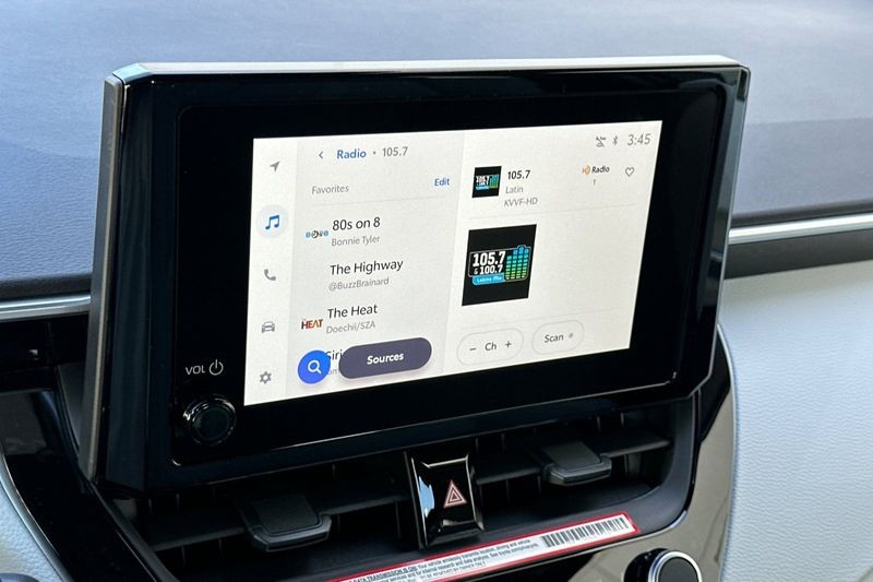 Toyota Corolla Vehicle Full-screen Gallery Image 17