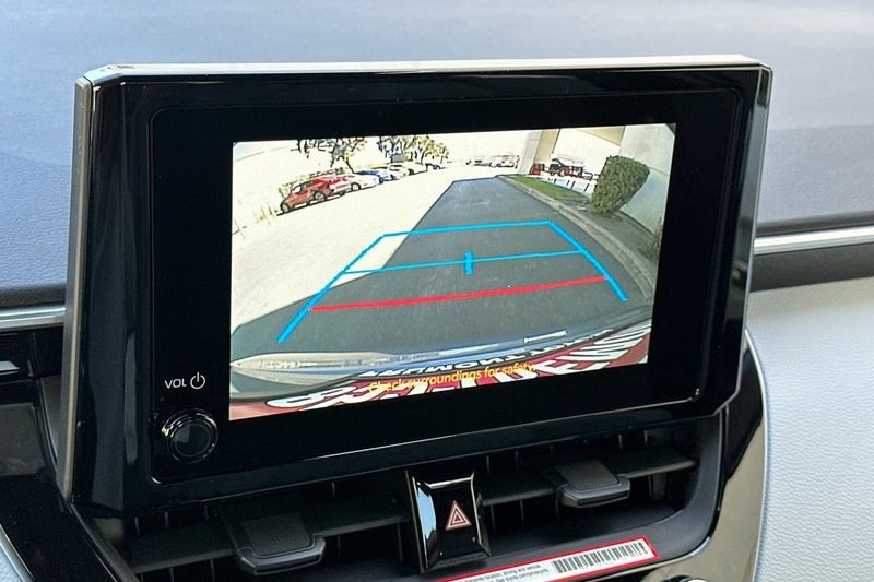 Toyota Corolla Vehicle Full-screen Gallery Image 18
