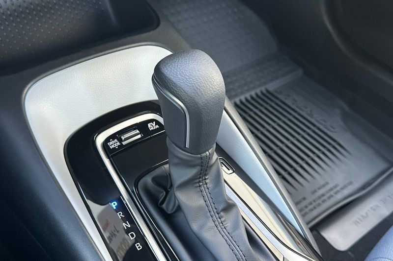 Toyota Corolla Vehicle Full-screen Gallery Image 20