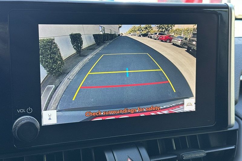 Toyota RAV4 Vehicle Full-screen Gallery Image 19