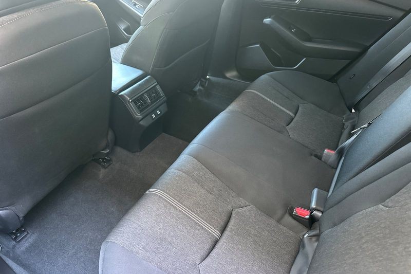 Honda Accord Hybrid Vehicle Full-screen Gallery Image 12